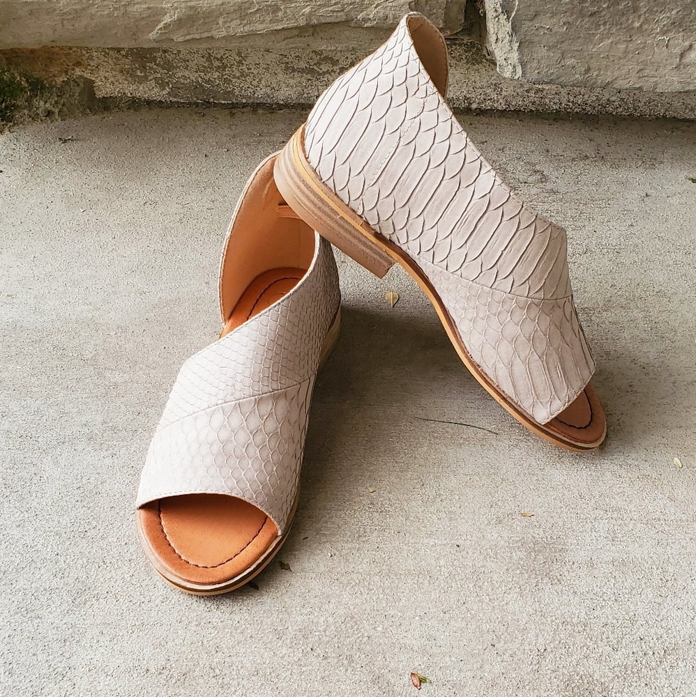 Taupe Snake texture peep toe bootie - Picture 3 of 7